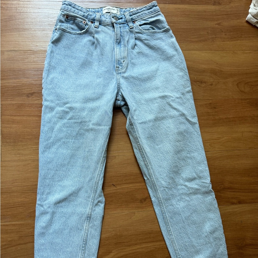 Abercrombie & fitch curve love the 80’s mom Jean
